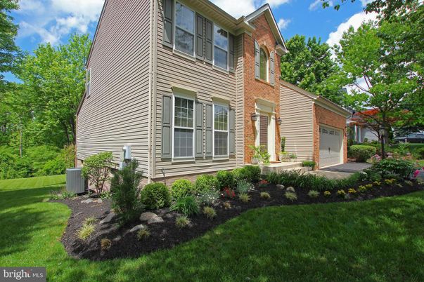Attached, Detached Garage, Exterior, Facade, Brick Facade, Rowhouse