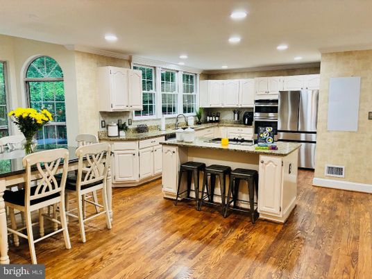 Dining room, Interior, Kitchen, Recessed Lighting, Stainless Steel Appliances, Wood Texture Flooring