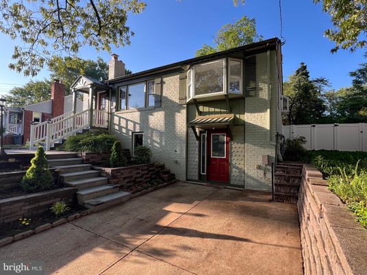 Exterior, Facade, Brick Facade, Rowhouse