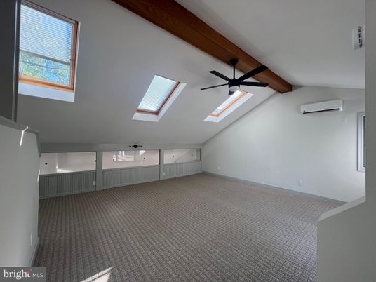 Empty room, Interior, Wooden Beams