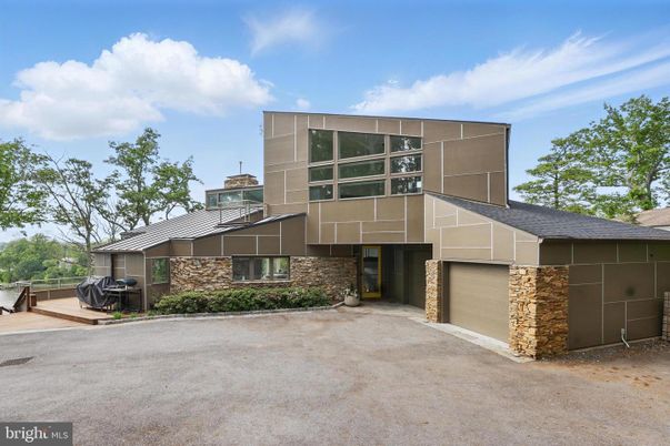 Attached, Exterior, Facade, Modern