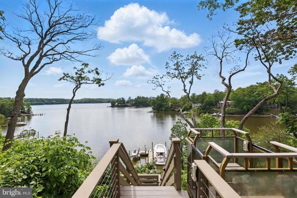 Exterior, Lake