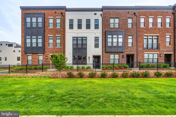 Backyard, Exterior, Facade, Brick Facade, Rowhouse