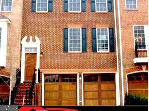Exterior, Facade, Brick Facade, Rowhouse