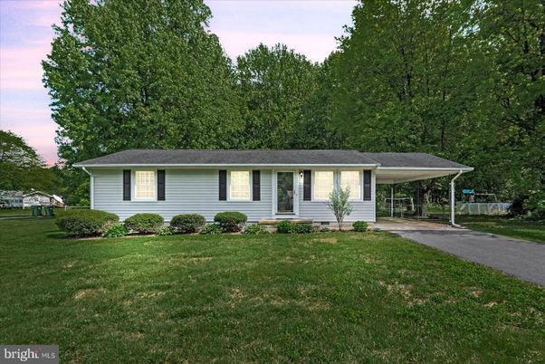 Backyard, Exterior, Facade, Ranch