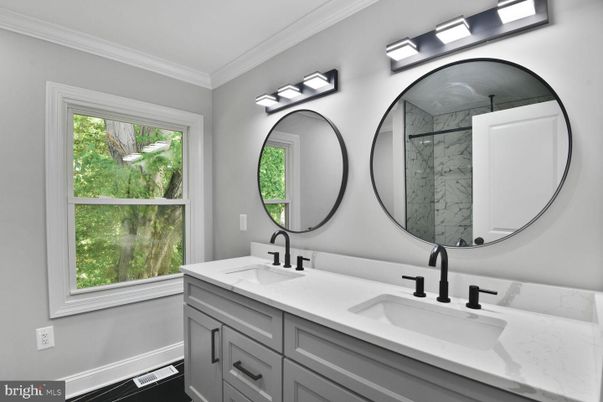 Bathroom, Dual Sink Vanities, Interior