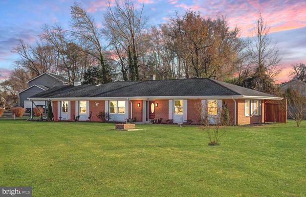 Backyard, Exterior, Facade, Brick Facade, Ranch