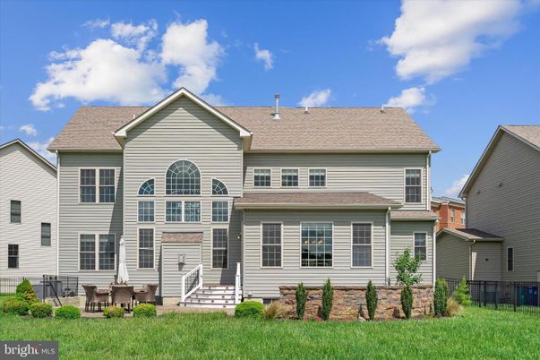 Exterior, Facade, Farmhouse