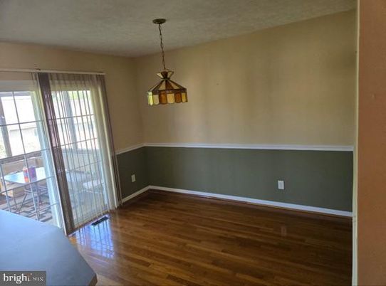 Empty room, Interior, Pendant Lights, Wood Texture Flooring