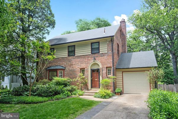 Attached, Exterior, Facade, Brick Facade, Georgian