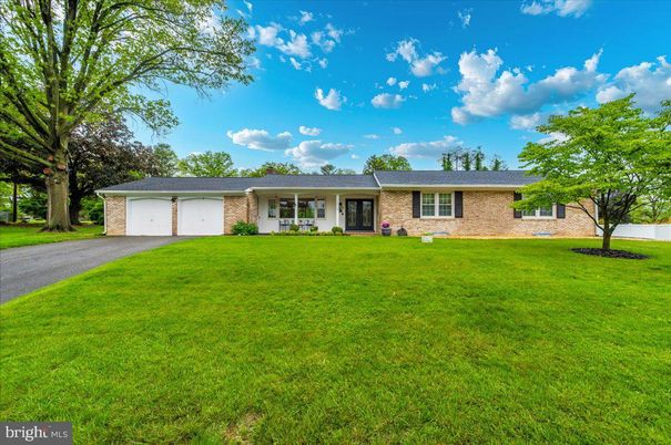 Attached, Exterior, Facade, Brick Facade, Ranch