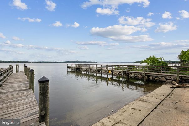 Exterior, Lake
