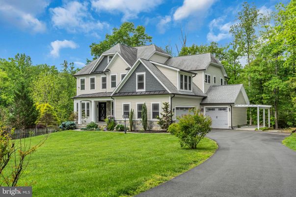 Attached, Exterior, Facade, Farmhouse