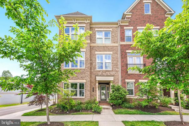 Exterior, Facade, Brick Facade, Rowhouse