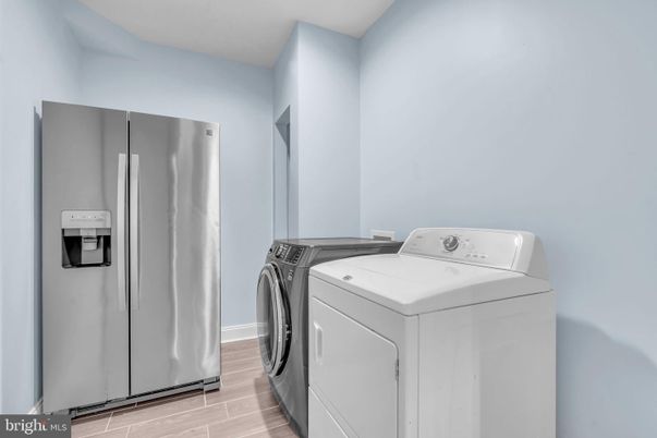 Interior, Washer, Wood Texture Flooring