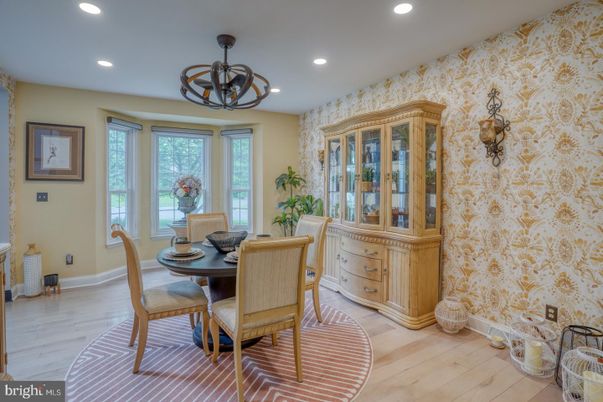 Chandelier, Dining room, Interior, Recessed Lighting, Wood Texture Flooring