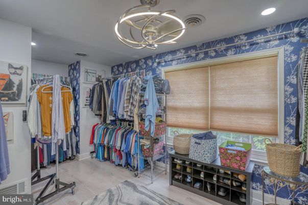 Interior, Pendant Lights, Recessed Lighting, Walk-in Closets