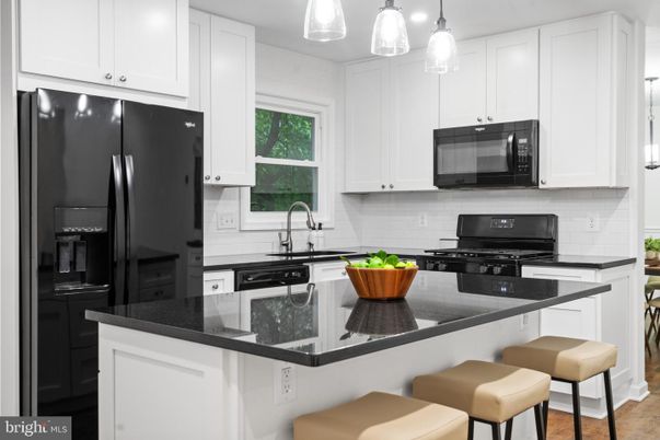 Interior, Kitchen, Pendant Lights, Stainless Steel Appliances