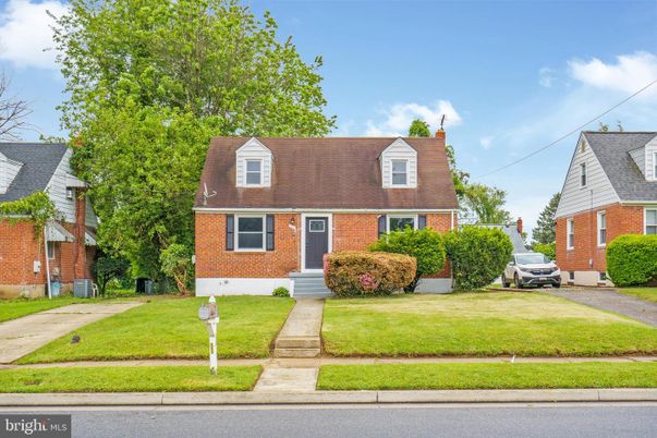 Exterior, Facade, Brick Facade, Cape Cod