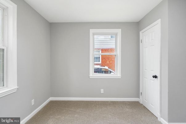 Empty room, Interior