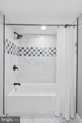 Bathroom, Interior, Marble Walls, Recessed Lighting