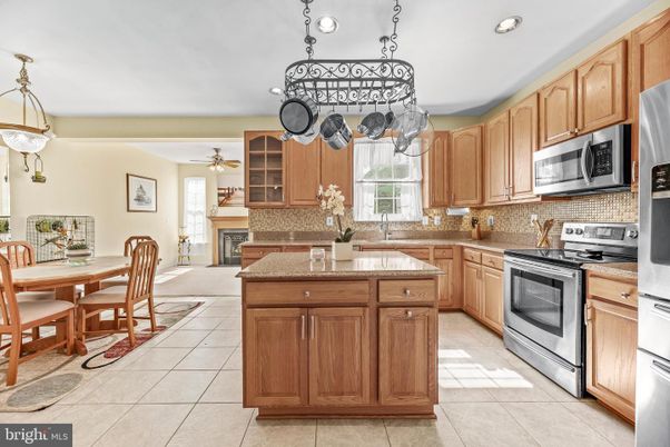 Dining room, Interior, Kitchen, Recessed Lighting, Stainless Steel Appliances