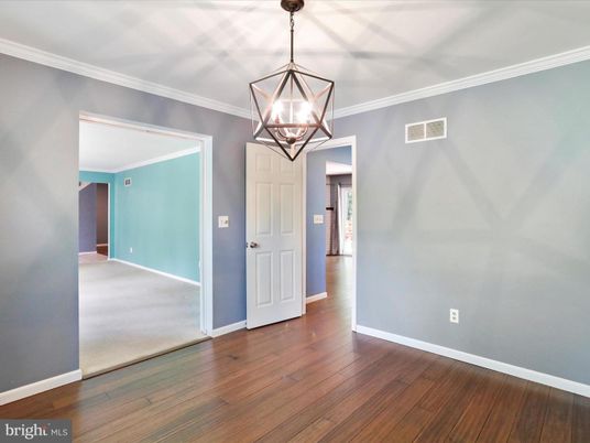 Empty room, Interior, Pendant Lights, Wood Texture Flooring