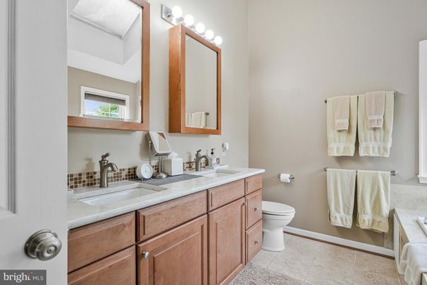 Bathroom, Dual Sink Vanities, Interior