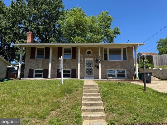 Backyard, Exterior, Facade, Brick Facade, Raised Ranch