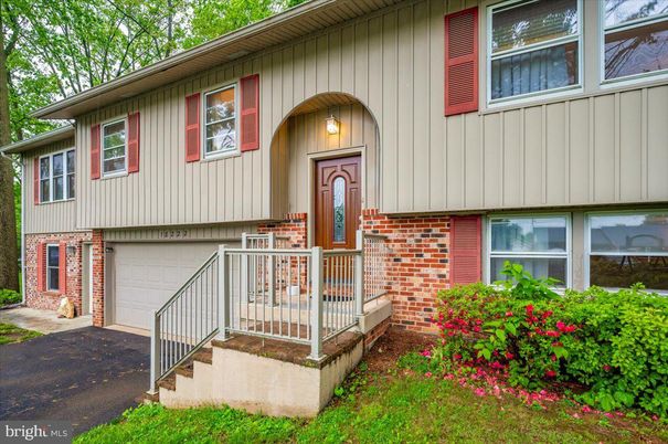 Attached, Exterior, Facade, Brick Facade, Raised Ranch