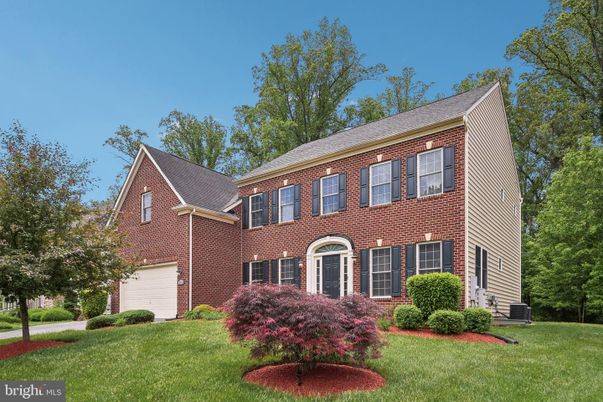 Attached, Exterior, Facade, Brick Facade, Georgian