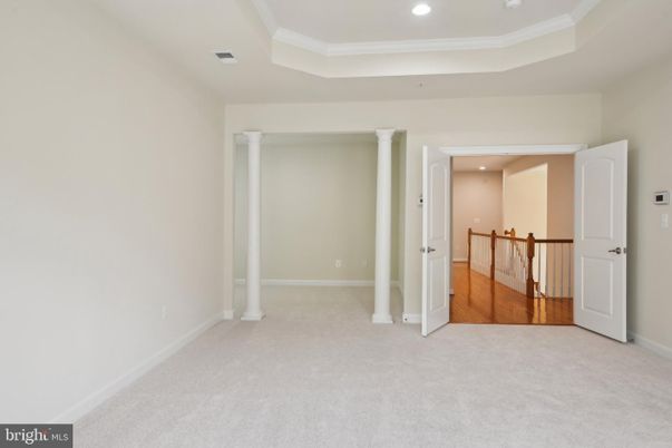 Empty room, Interior, Recessed Lighting