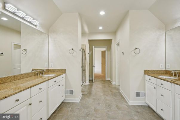Bathroom, Dual Sink Vanities, Interior, Recessed Lighting