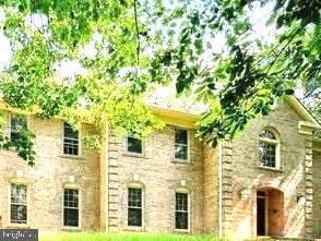 Exterior, Facade, Brick Facade, Rowhouse