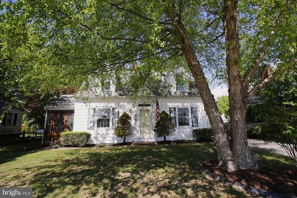 Exterior, Facade, Cape Cod