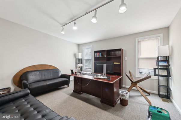 Home Office, Interior