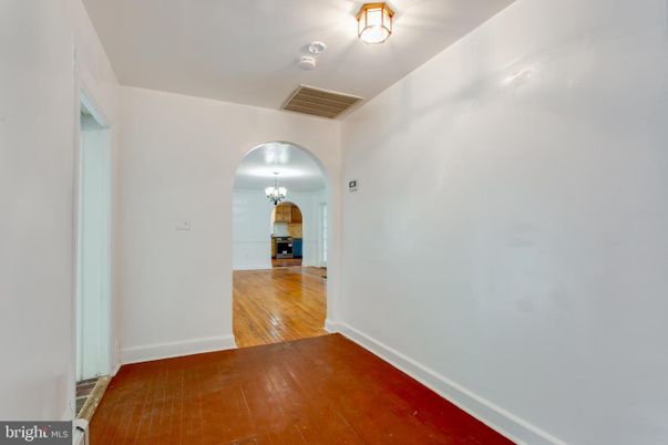 Chandelier, Empty room, Interior, Wood Texture Flooring