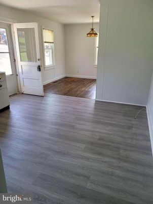 Empty room, Interior, Pendant Lights, Wood Texture Flooring