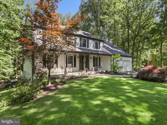 Attached, Exterior, Facade, American Foursquare