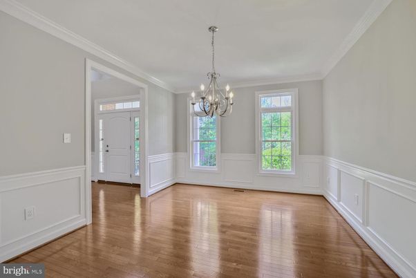 Chandelier, Empty room, Interior, Wood Texture Flooring