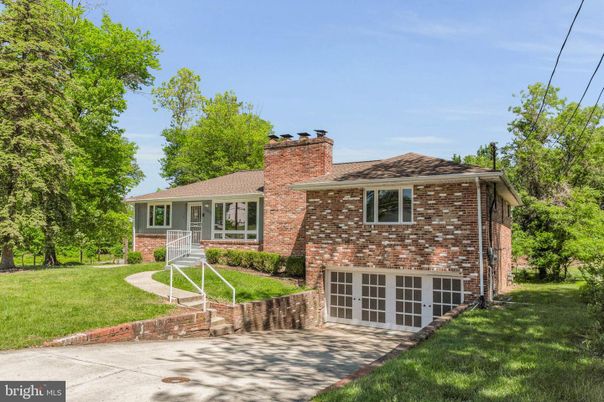 Attached, Exterior, Facade, Brick Facade, Split Level