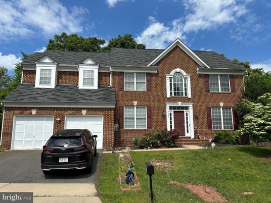 Attached, Exterior, Facade, Brick Facade, Georgian