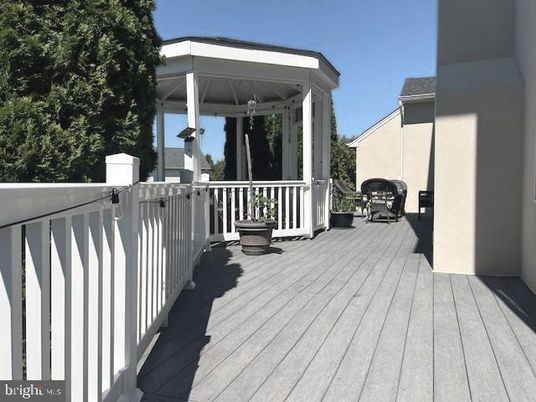 Exterior, Wood Texture Flooring