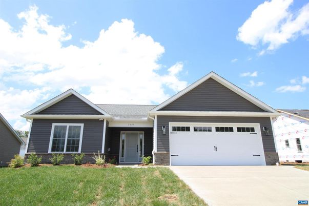 Attached, Exterior, Facade, Ranch