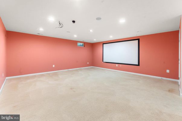 Empty room, Interior, Projection Screen, Recessed Lighting