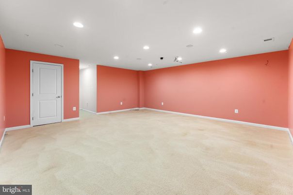 Empty room, Interior, Recessed Lighting