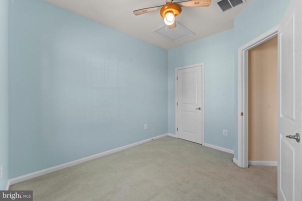 Empty room, Interior