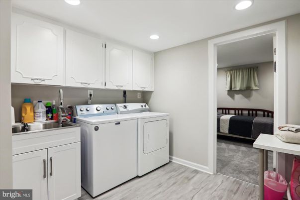 Bedroom, Interior, Recessed Lighting, Washer, Wood Texture Flooring