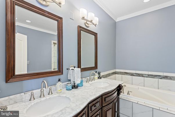 Bathroom, Dual Sink Vanities, Interior, Recessed Lighting