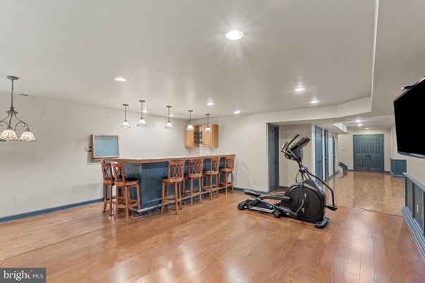 Fitness Equipment, Interior, Pendant Lights, Recessed Lighting, Wood Texture Flooring